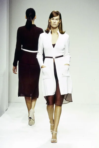 Look 16
